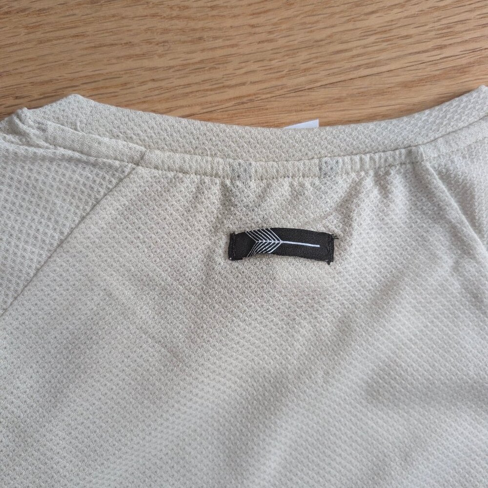 NEW Oiselle Flyout Shirt size 8 Watch View Long Sleeve Running Top Ivory White S - Picture 6 of 12
